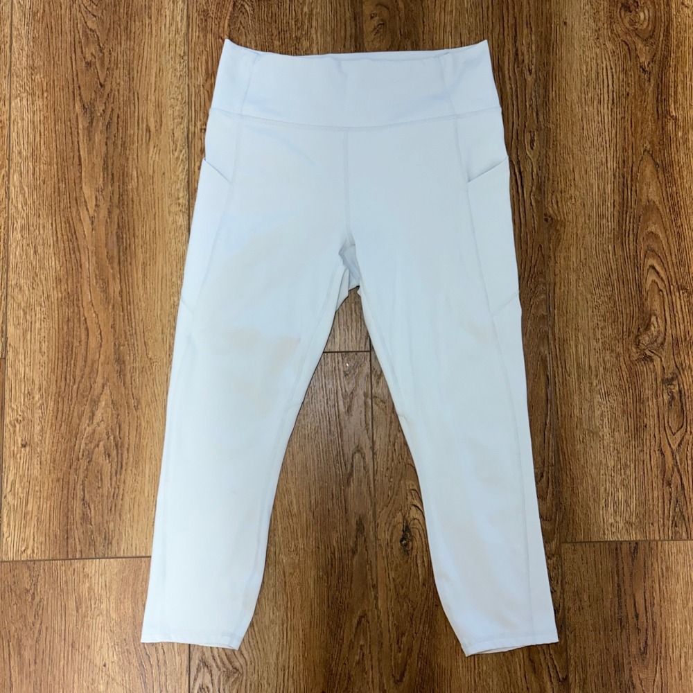 Fabletics PureLuxe High Waisted Cropped Leggings Pockets Cream Womens Small